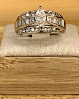 14 karat white gold multi Diamond ring (HB)